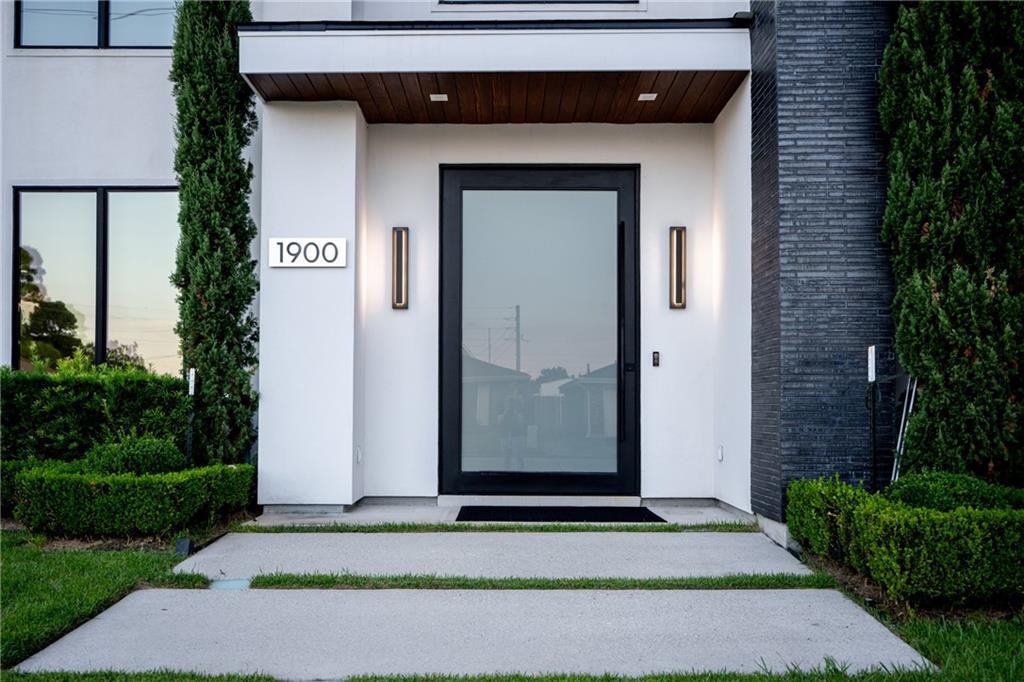 1900 GIUFFRIAS Avenue