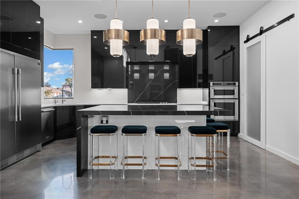 1900 GIUFFRIAS Avenue