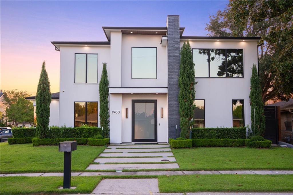 1900 GIUFFRIAS Avenue