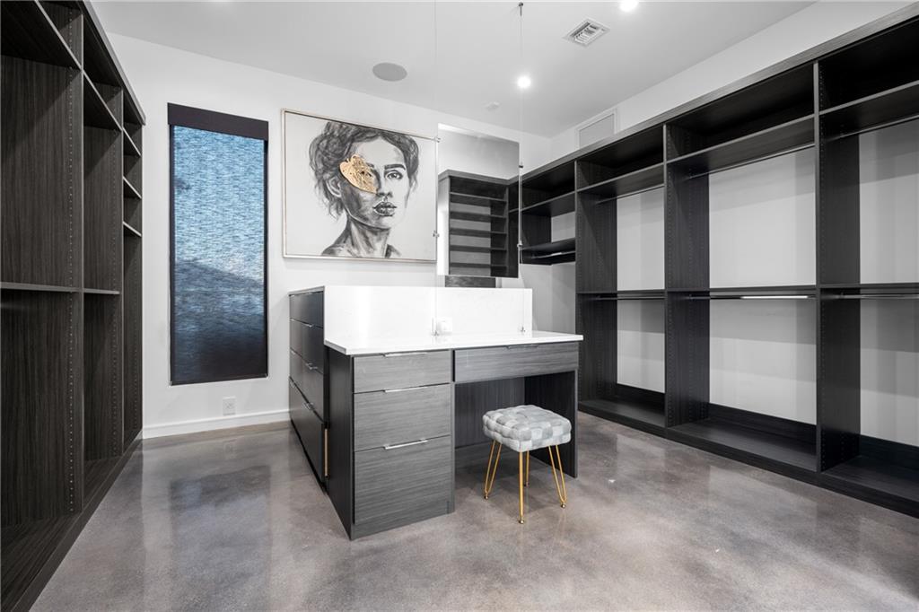 1900 GIUFFRIAS Avenue