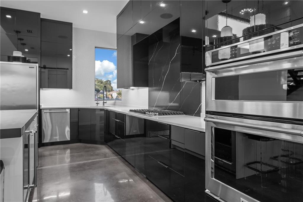 1900 GIUFFRIAS Avenue