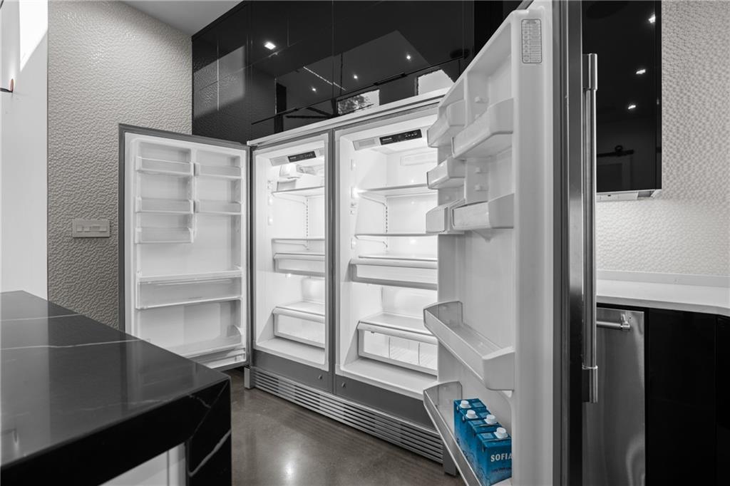 1900 GIUFFRIAS Avenue