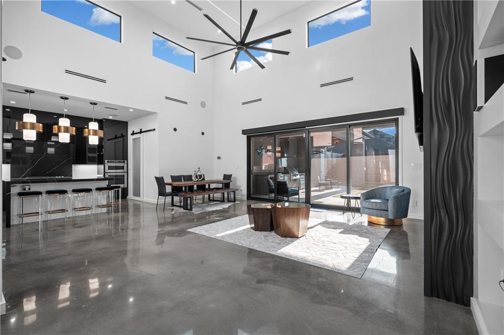 1900 GIUFFRIAS Avenue