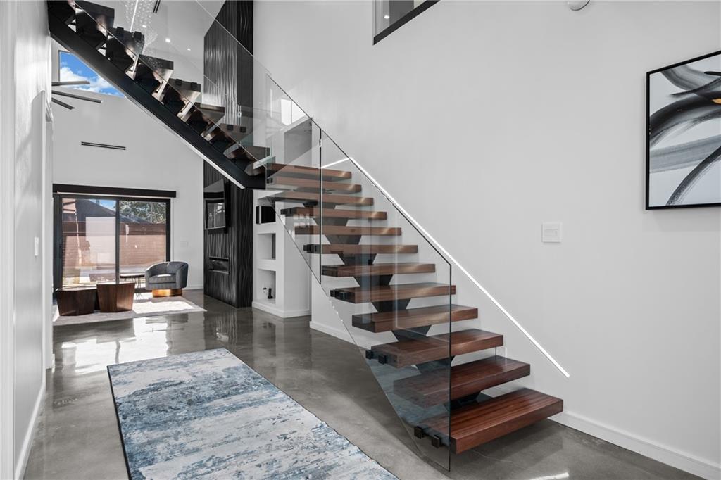 1900 GIUFFRIAS Avenue