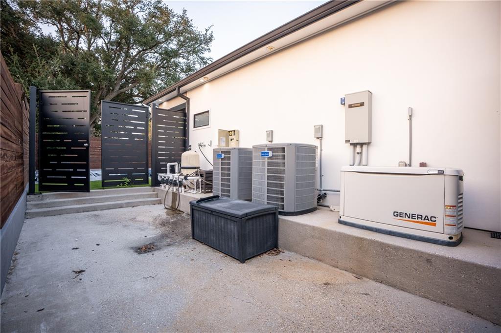 1900 GIUFFRIAS Avenue