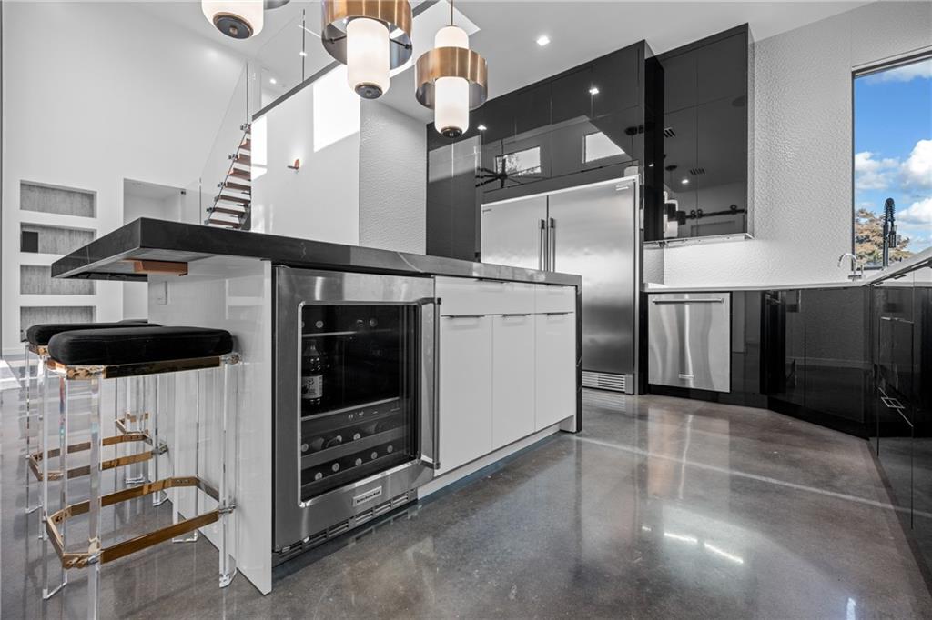 1900 GIUFFRIAS Avenue