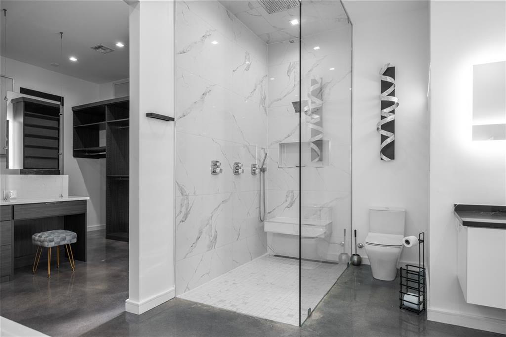 1900 GIUFFRIAS Avenue