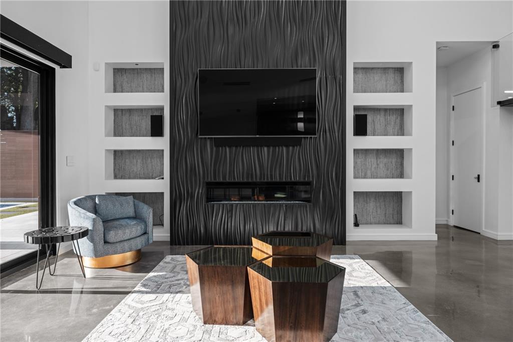 1900 GIUFFRIAS Avenue