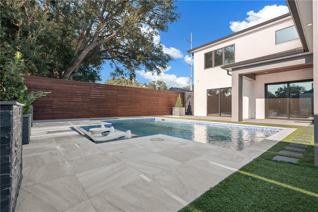 1900 GIUFFRIAS Avenue