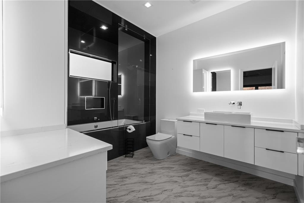 1900 GIUFFRIAS Avenue