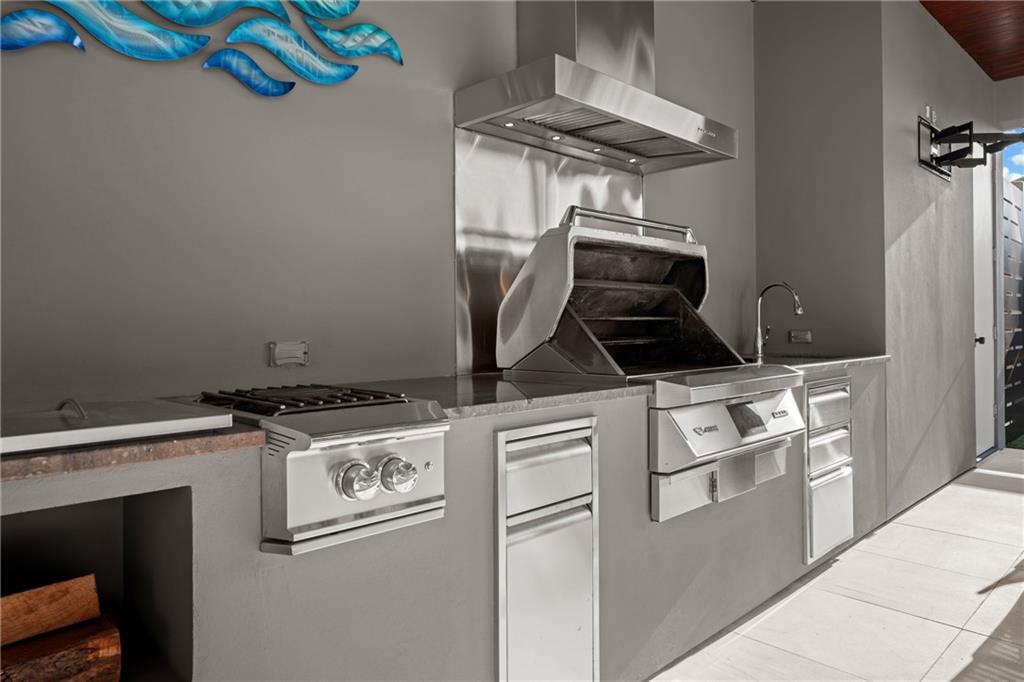 1900 GIUFFRIAS Avenue