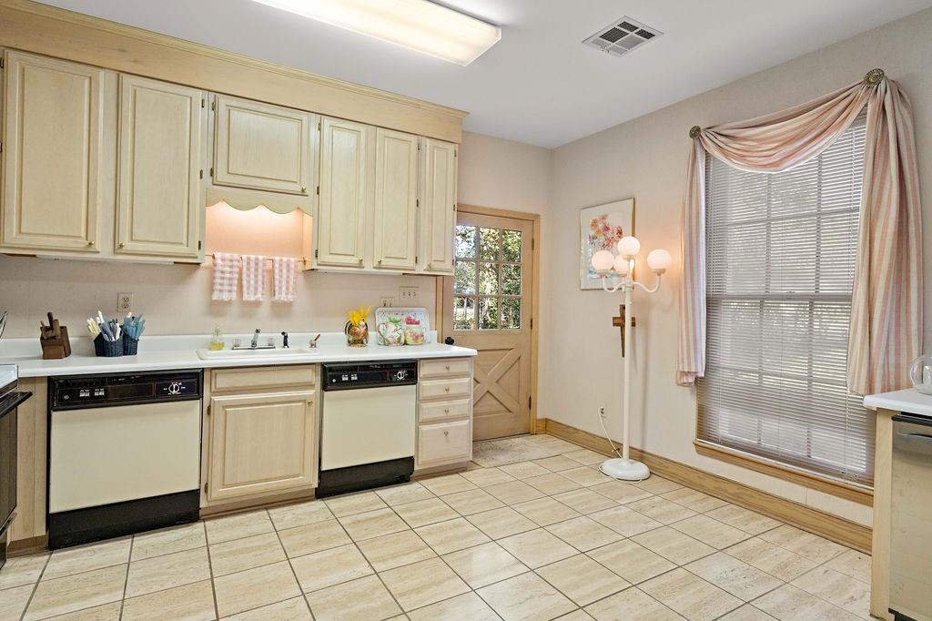 34 OAKLAWN Drive