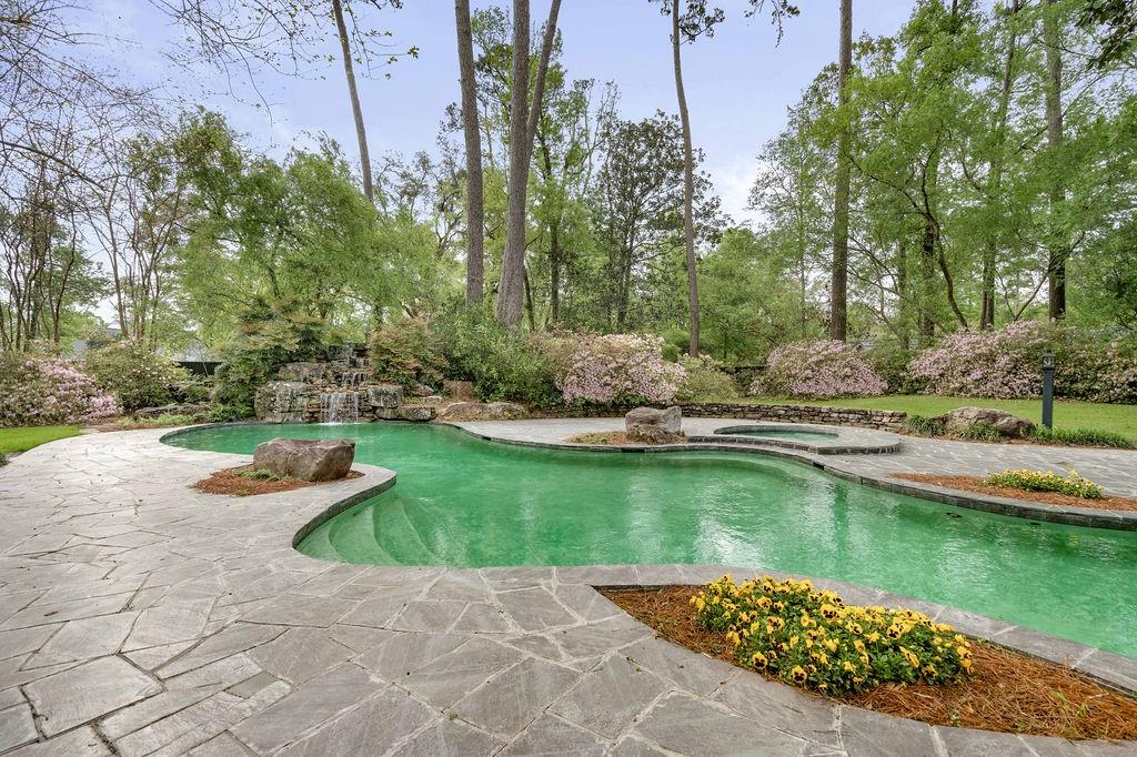 34 OAKLAWN Drive