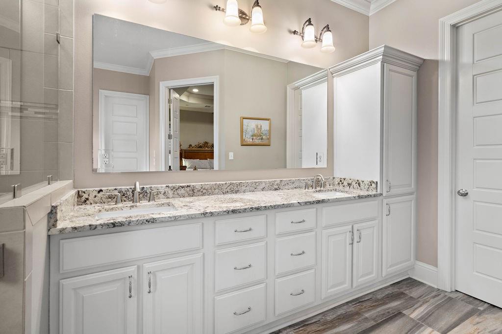 297 W LONGVIEW Court