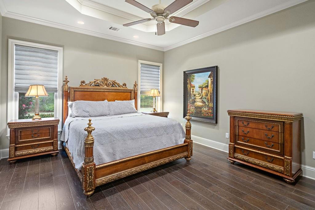 297 W LONGVIEW Court