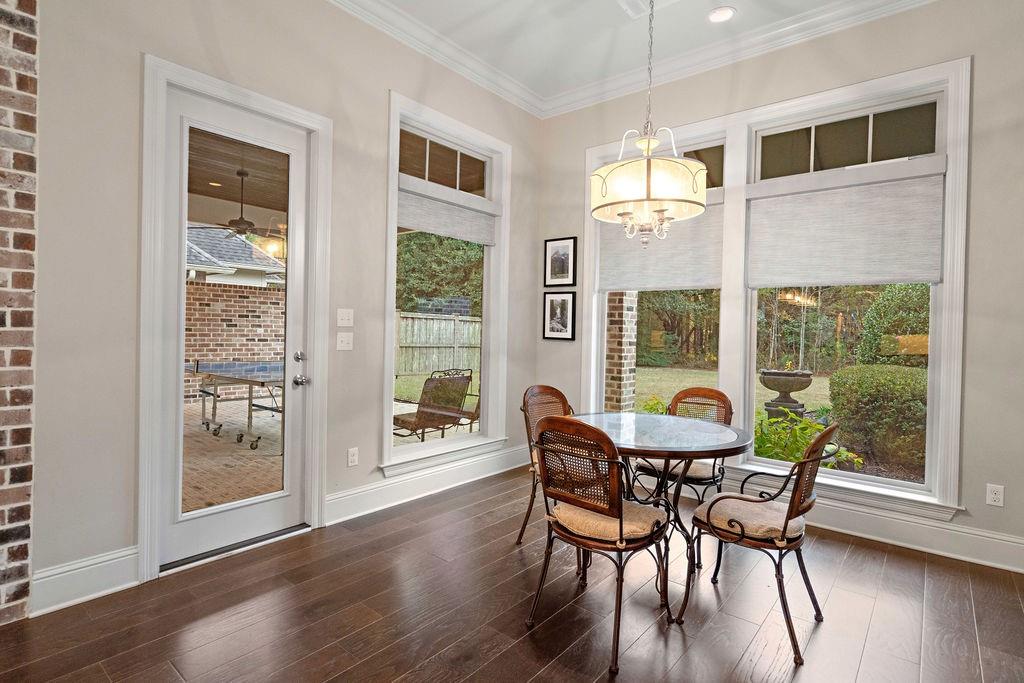 297 W LONGVIEW Court