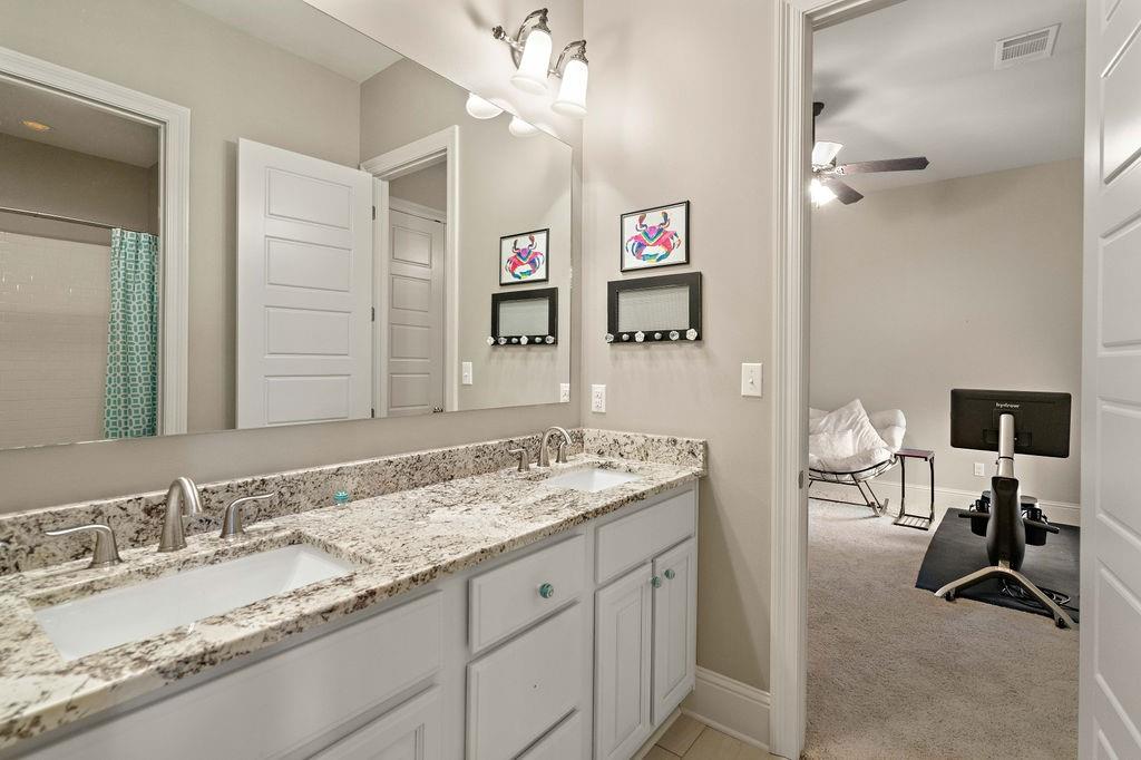 297 W LONGVIEW Court