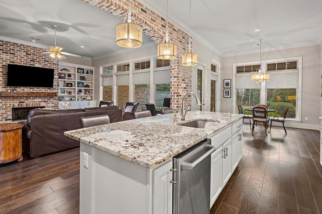 297 W LONGVIEW Court