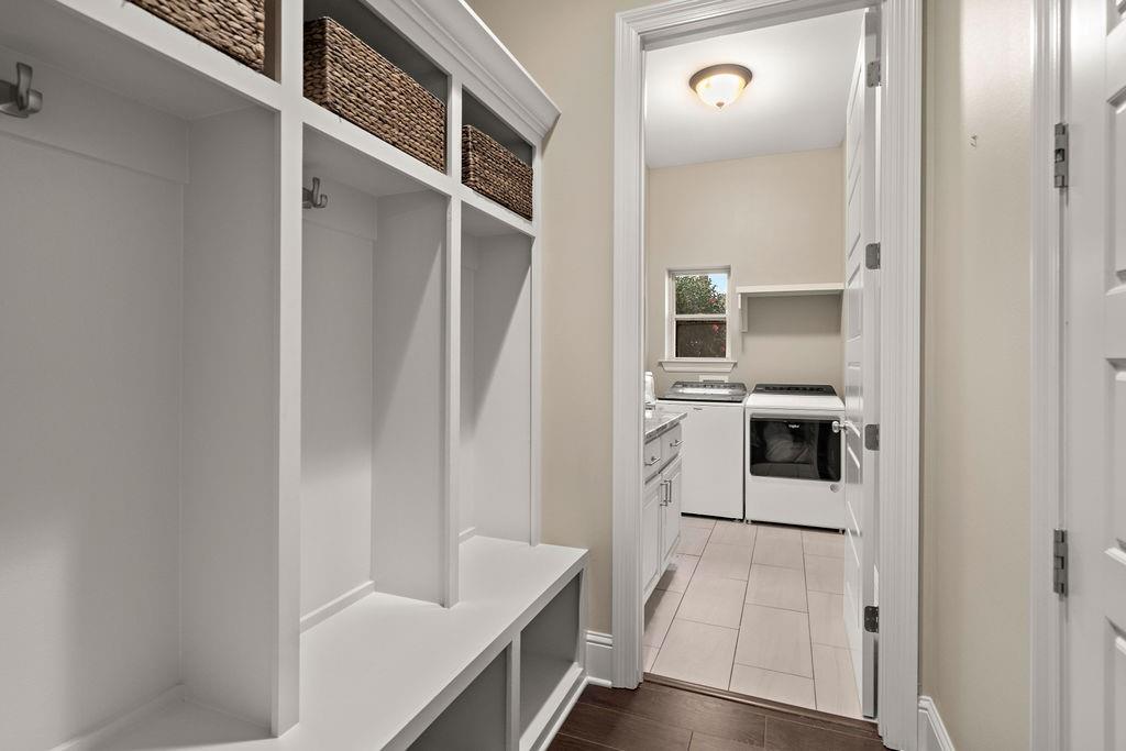 297 W LONGVIEW Court