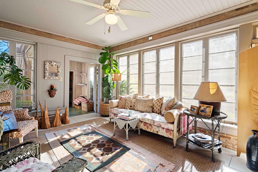 10296 HIGHWAY 190 Highway