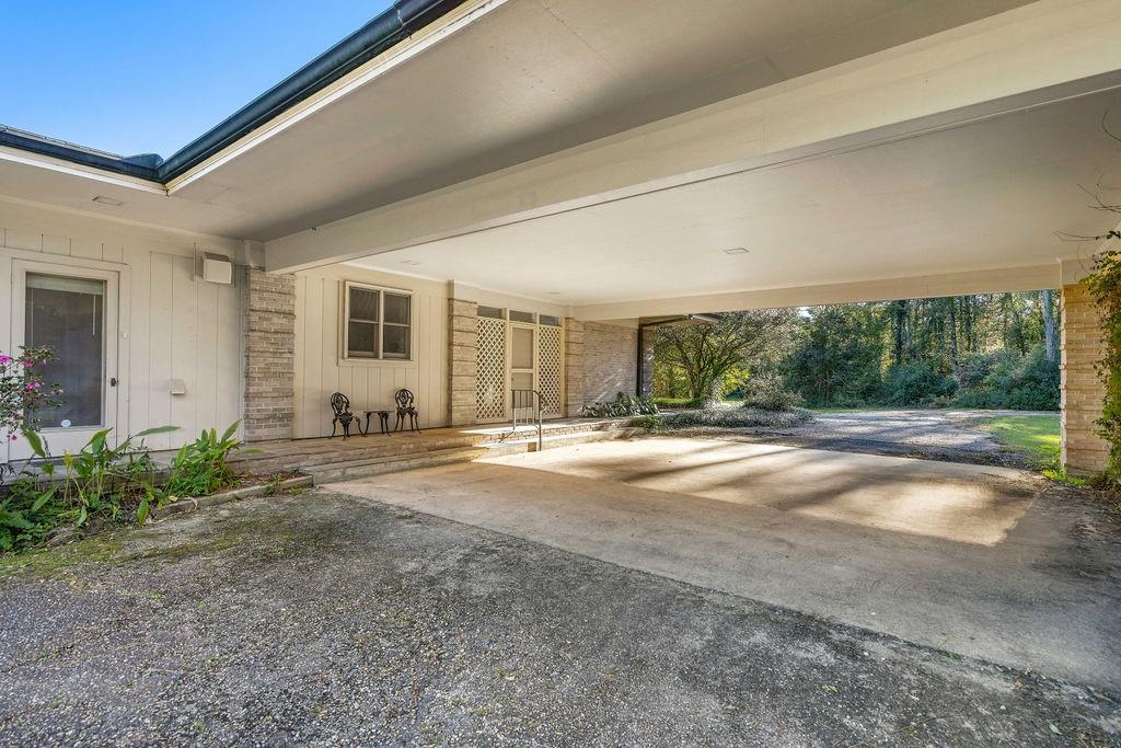 10296 HIGHWAY 190 Highway