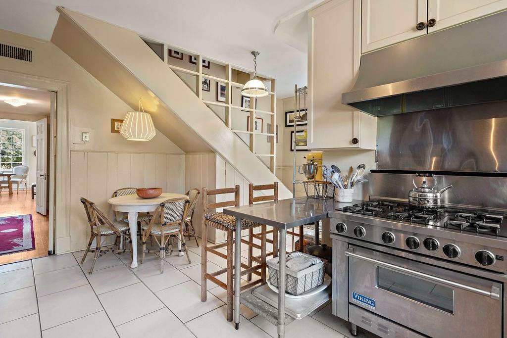 10296 HIGHWAY 190 Highway