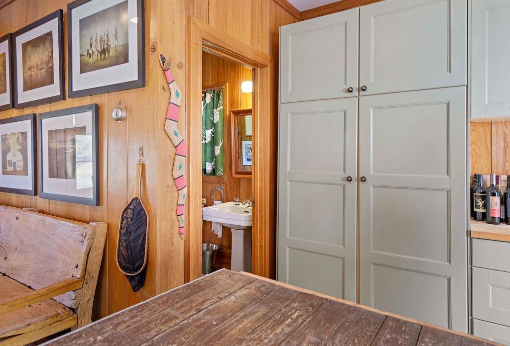 10296 HIGHWAY 190 Highway