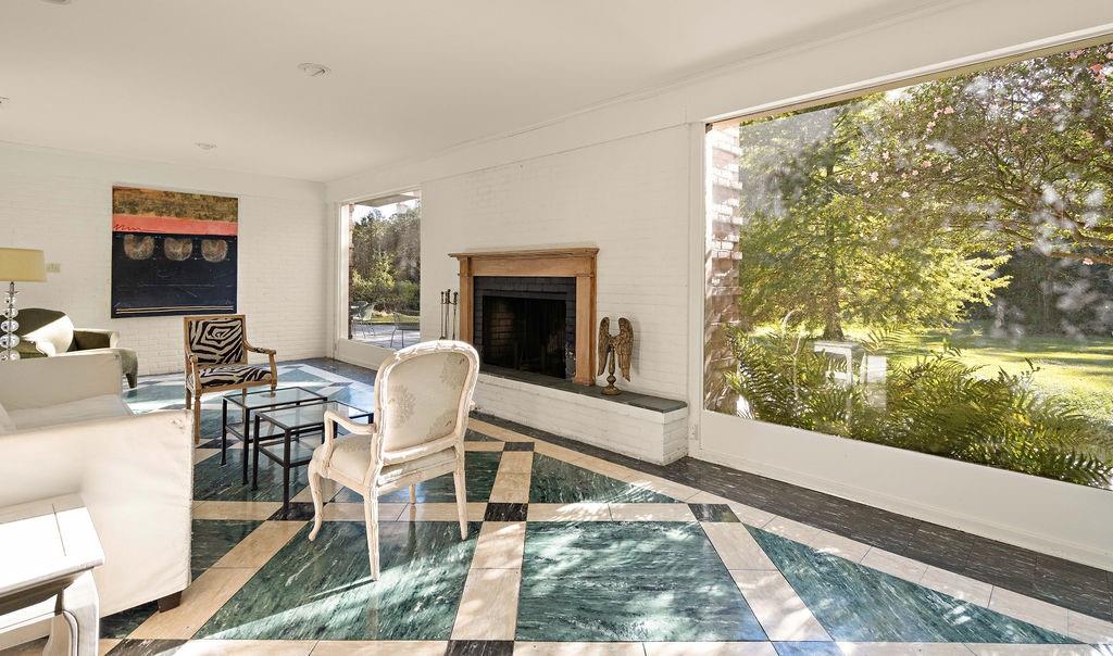 10296 HIGHWAY 190 Highway