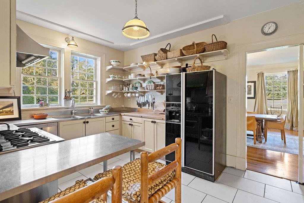 10296 HIGHWAY 190 Highway