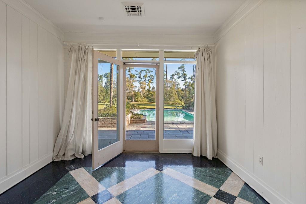 10296 HIGHWAY 190 Highway