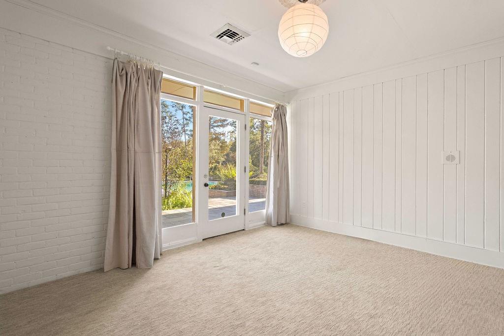 10296 HIGHWAY 190 Highway