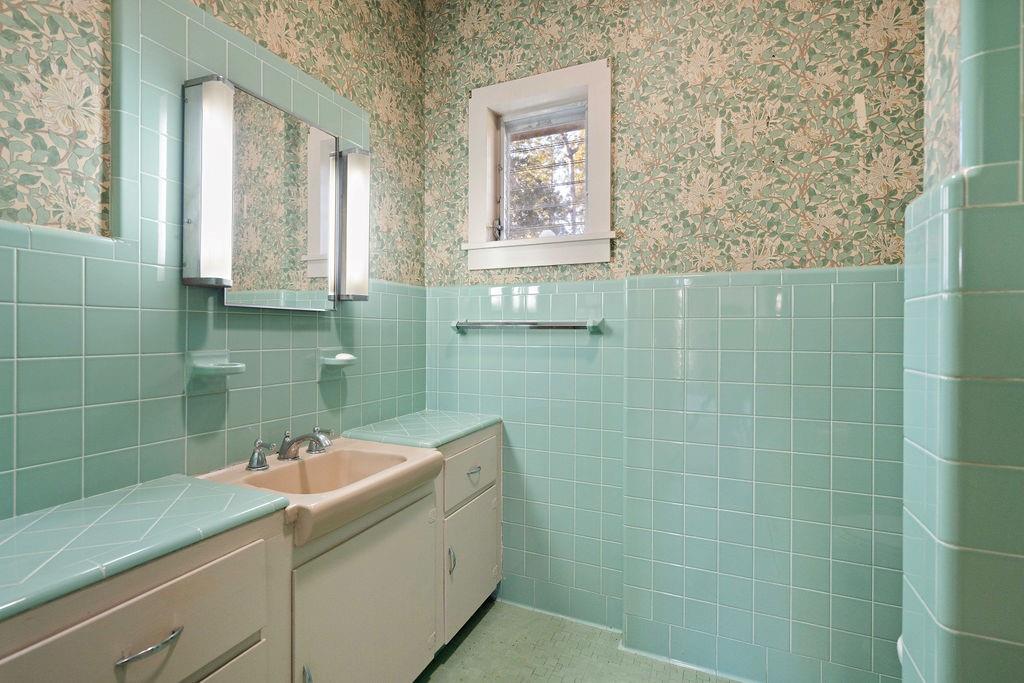 10296 HIGHWAY 190 Highway