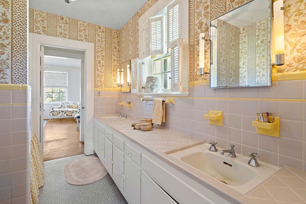 10296 HIGHWAY 190 Highway