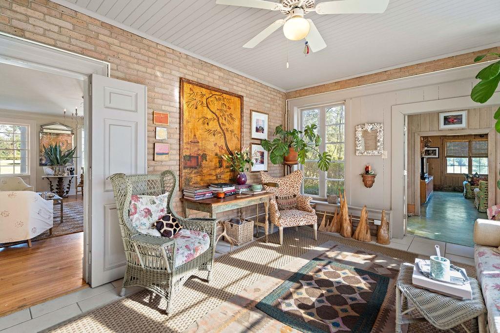 10296 HIGHWAY 190 Highway