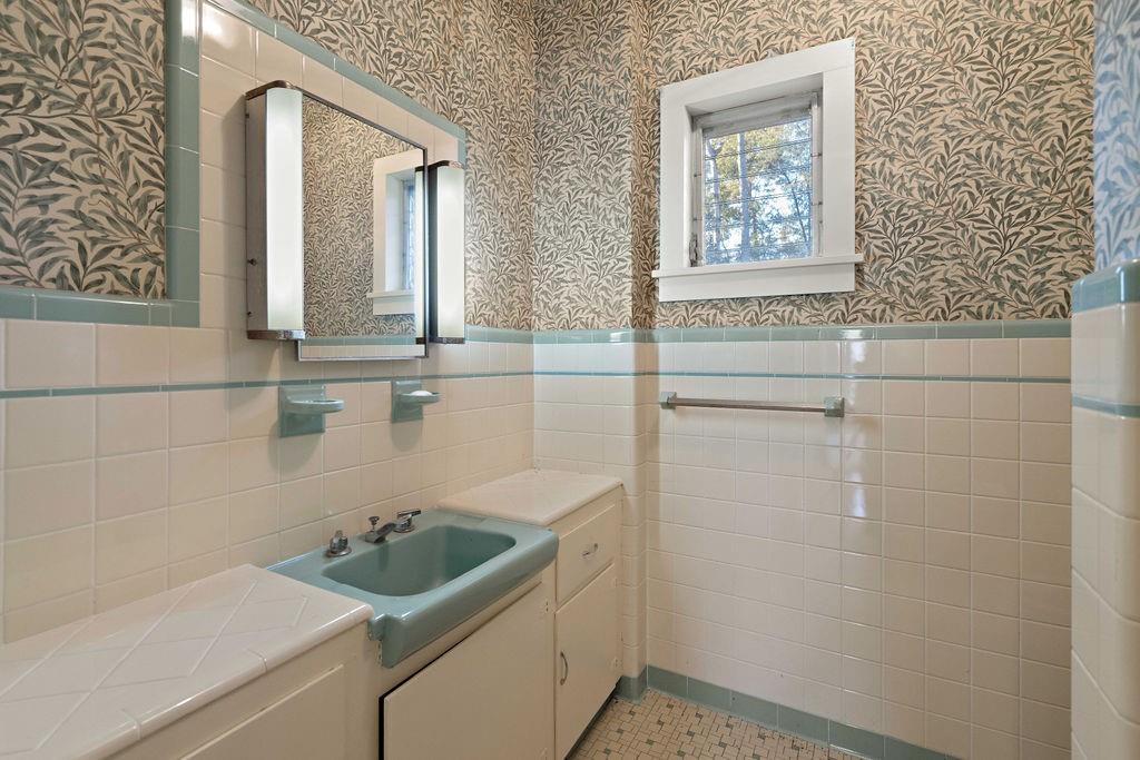 10296 HIGHWAY 190 Highway