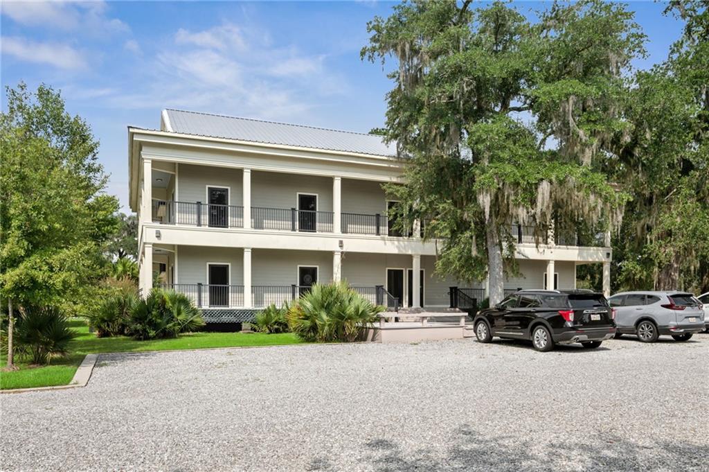 141 FAIRVIEW OAKS Drive 3/4