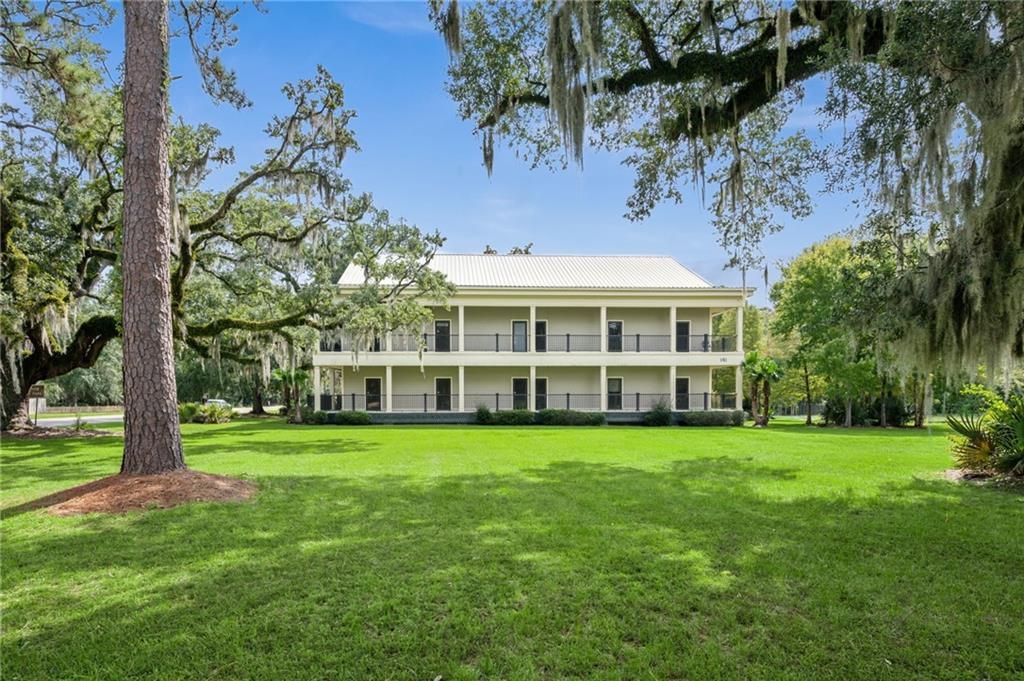 141 FAIRVIEW OAKS Drive 3/4