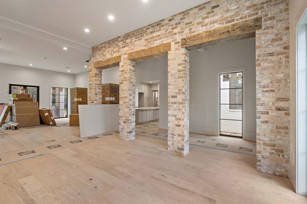 909 S MADISON Street