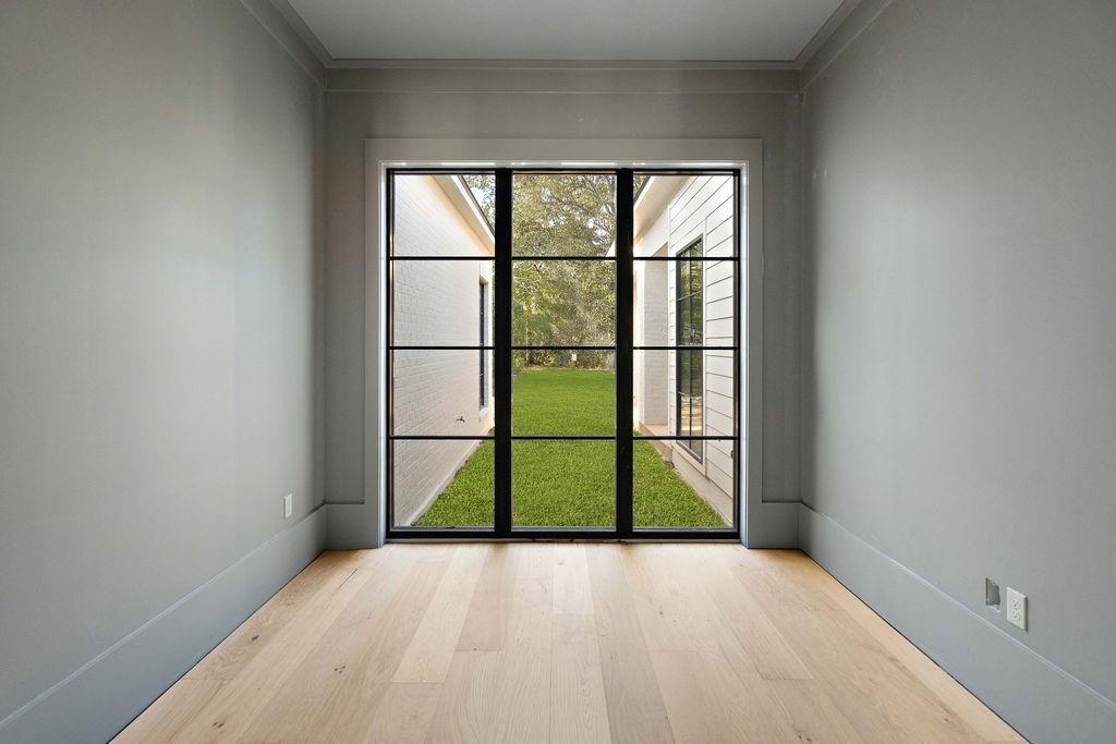 909 S MADISON Street