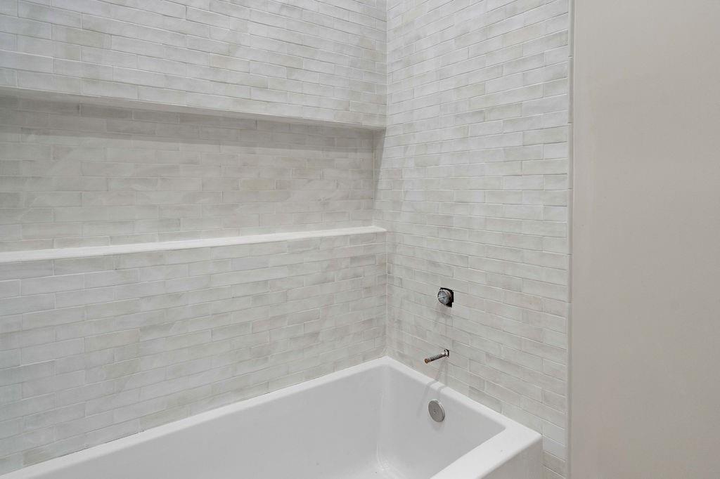 909 S MADISON Street