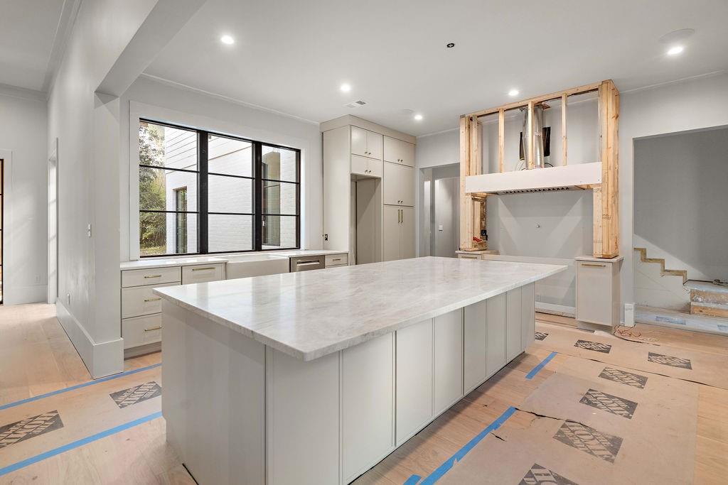 909 S MADISON Street