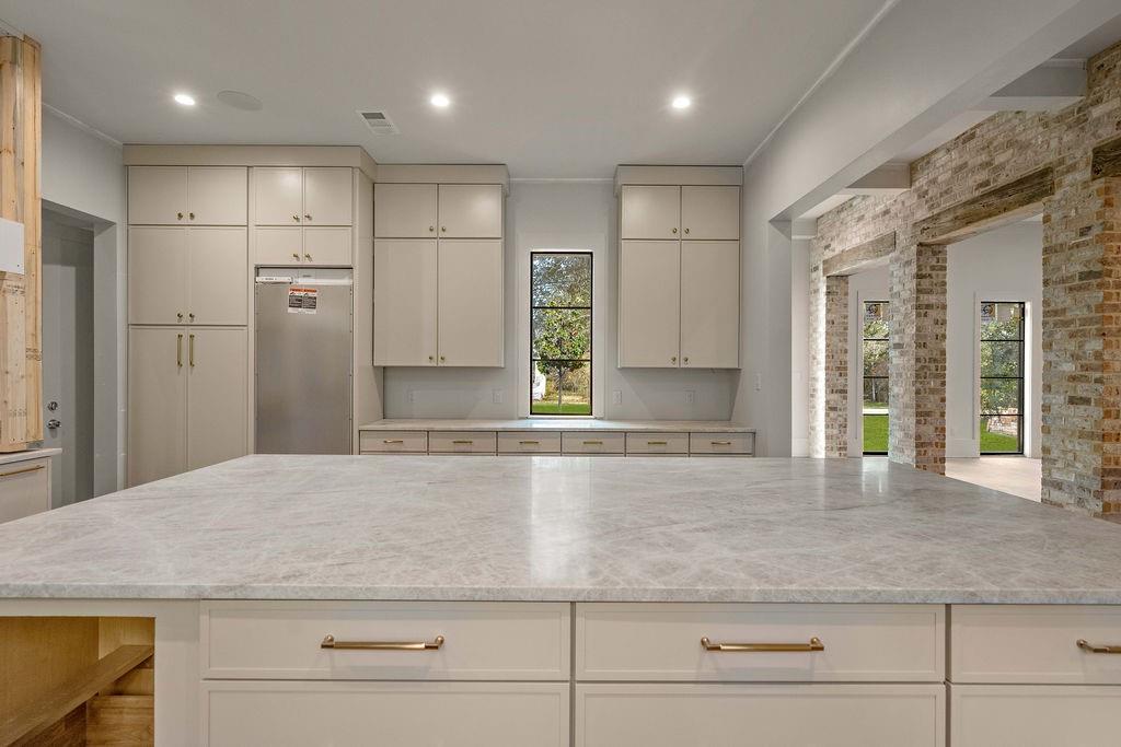 909 S MADISON Street