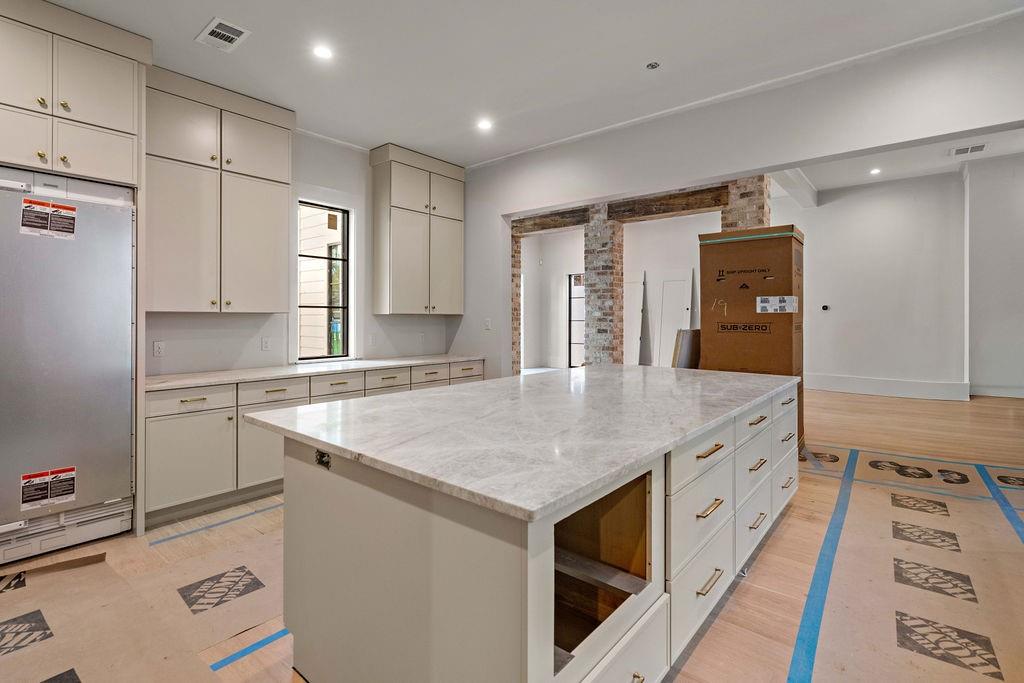 909 S MADISON Street