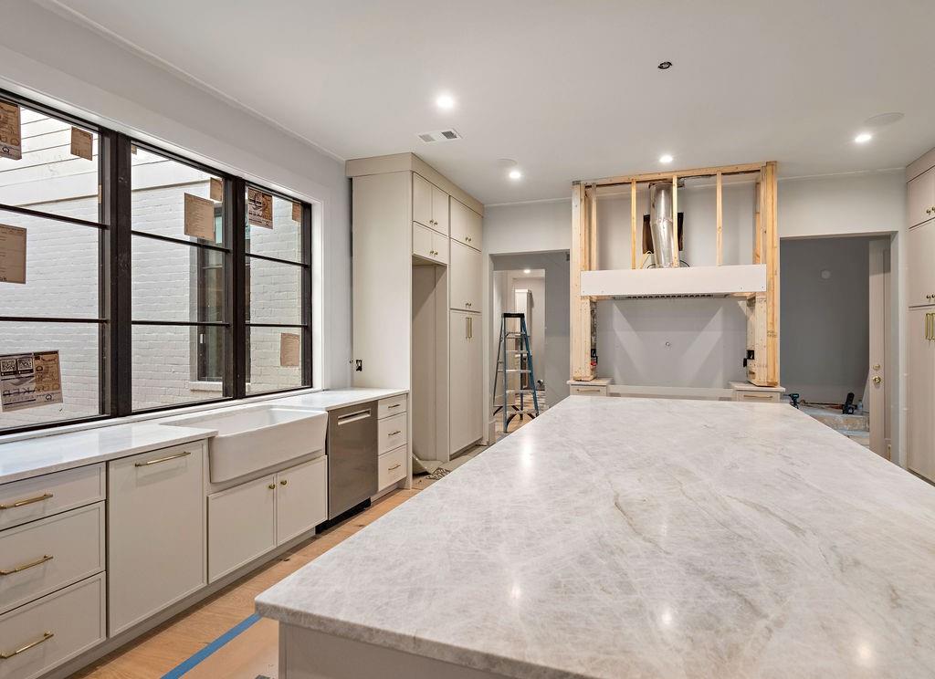 909 S MADISON Street