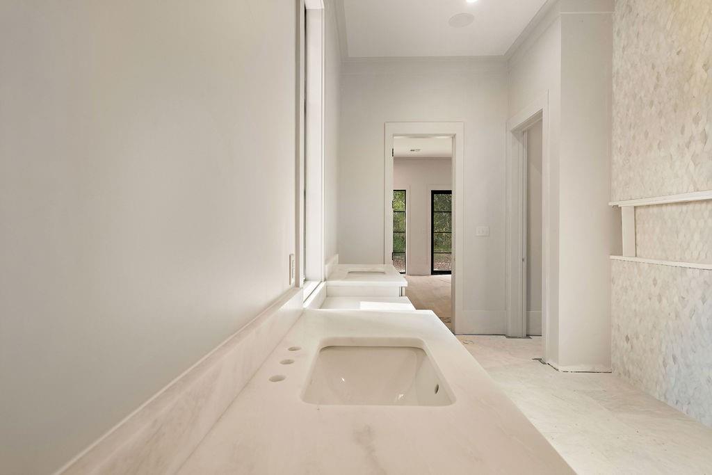 909 S MADISON Street