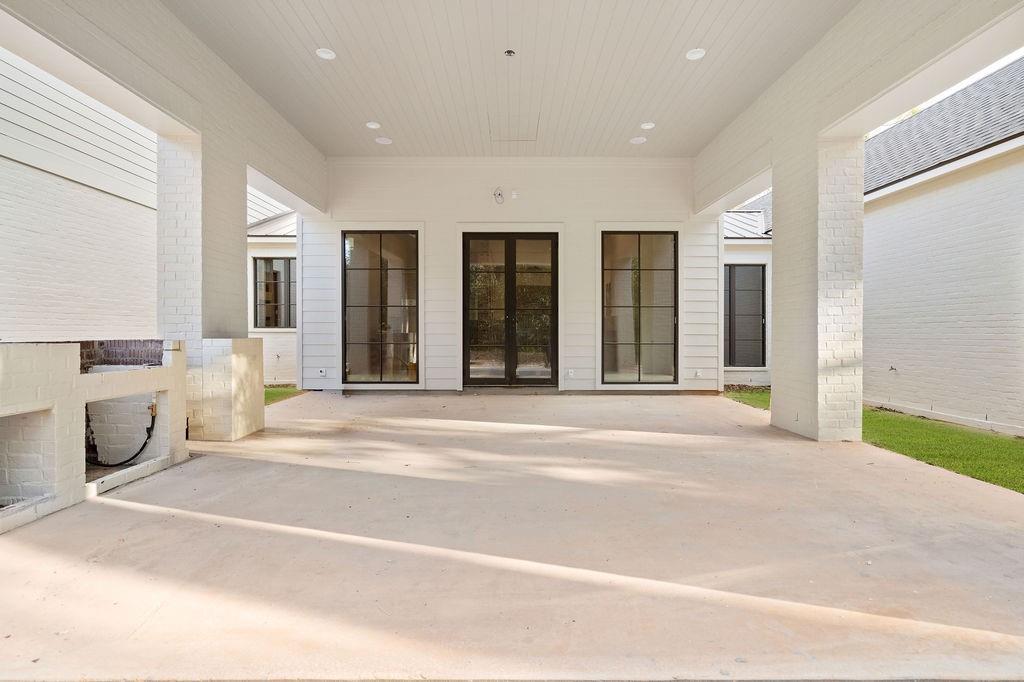 909 S MADISON Street