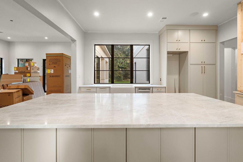 909 S MADISON Street