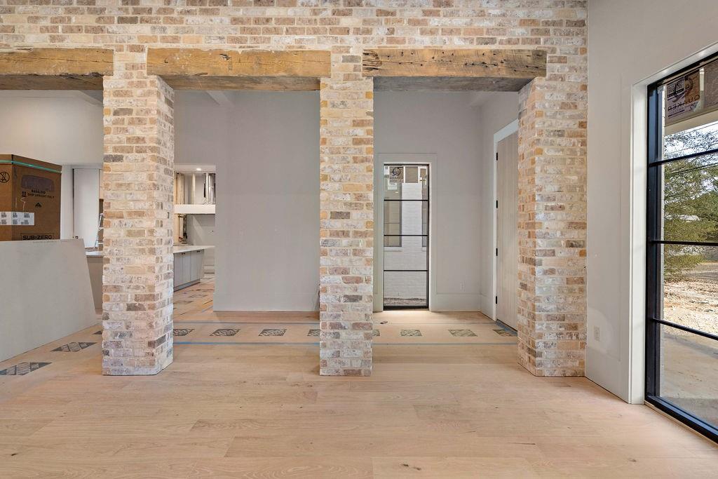 909 S MADISON Street