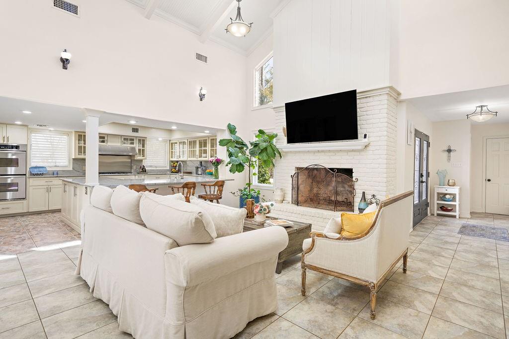 118 RIVERDALE Drive