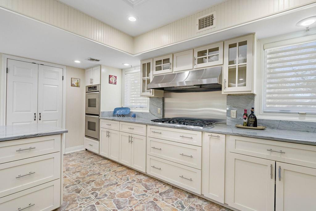 118 RIVERDALE Drive